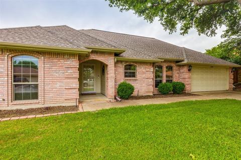 1328 Lampasas Dr, Benbrook, TX 76126