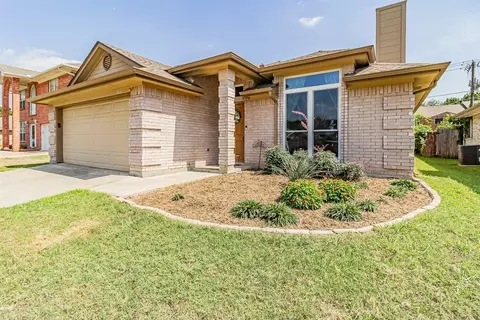 6834 Buenos Aires Dr, North Richland Hills, TX 76180
