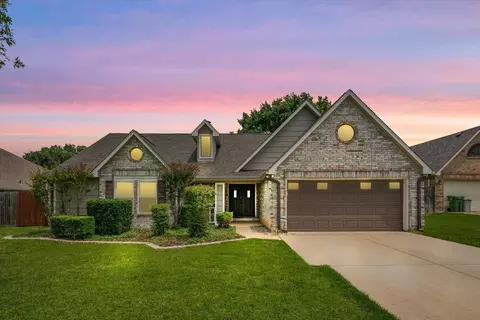 7521 Teakwood Ct, North Richland Hills, TX 76182