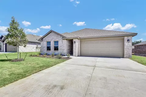 1409 Quail Creek Dr, Cleburne, TX 76033