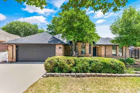 1916 Longhorn Trl, Grapevine, TX 76051