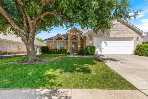 6105 Cliffbrook Dr, North Richland Hills, TX 76180