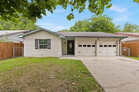 2305 Aggie Dr, Grand Prairie, TX 75051