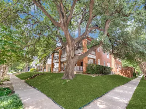 100 N Edgefield Ave, Dallas, TX 75208