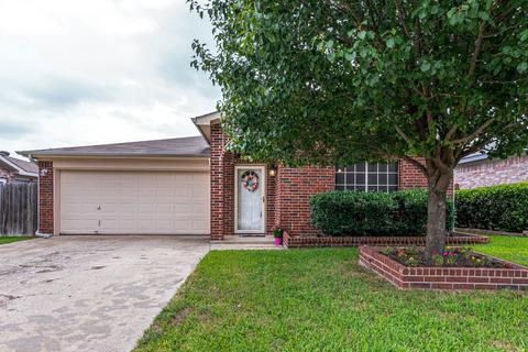 7924 Fox Chase Dr, Fort Worth, TX 76137