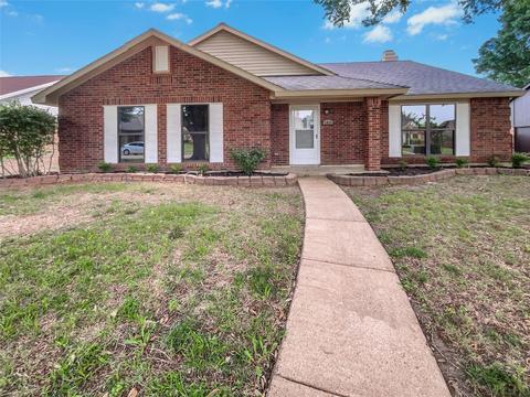 1025 Granite Ln, Desoto, TX 75115
