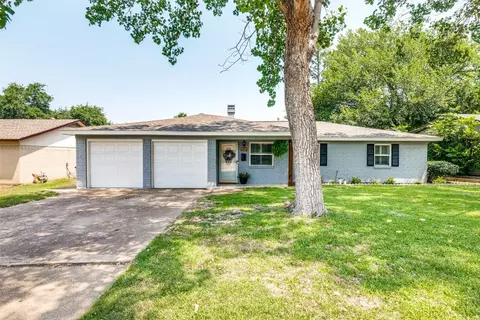 7525 Deaver Dr, North Richland Hills, TX 76180