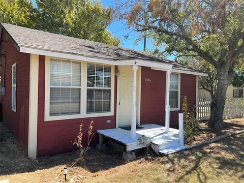 100 N Kerr St, Blooming Grove, TX 76626