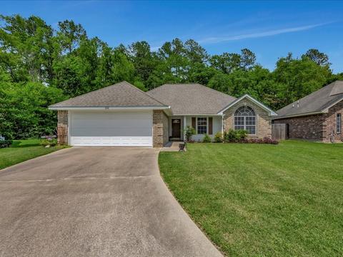 122 Willow Brook Dr, Lufkin, TX 75901