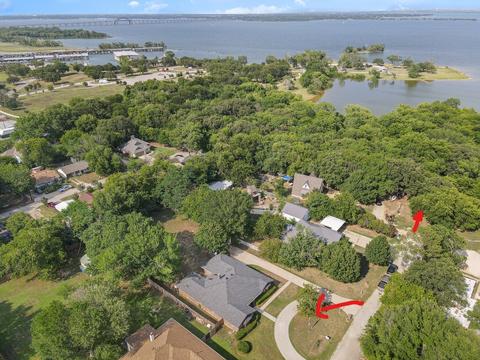 713 Lakeland Rd, Lake Dallas, TX 75065