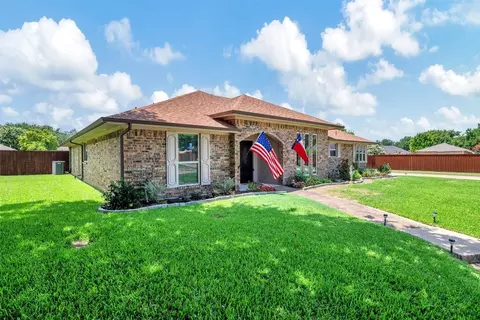 2300 Applecross Ct, Carrollton, TX 75007