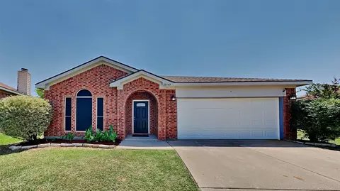 10349 Chadbourne Dr, Fort Worth, TX 76140