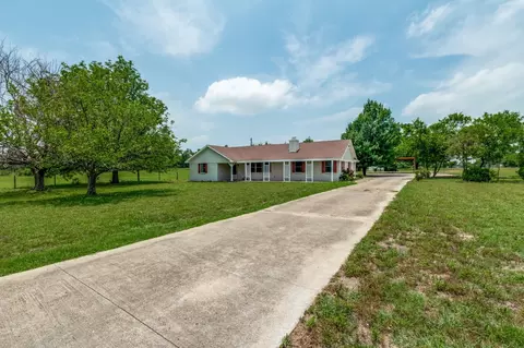 610 Harris Rd, Azle, TX 76020
