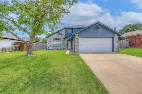 10205 Westward Dr, Fort Worth, TX 76108
