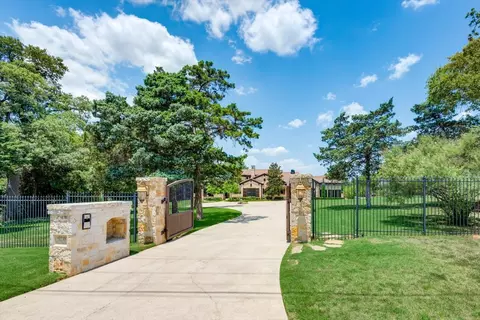 520 W Highland St, Southlake, TX 76092