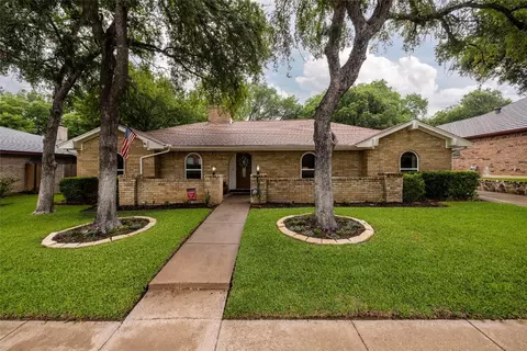 2221 Park Hill Dr, Arlington, TX 76012
