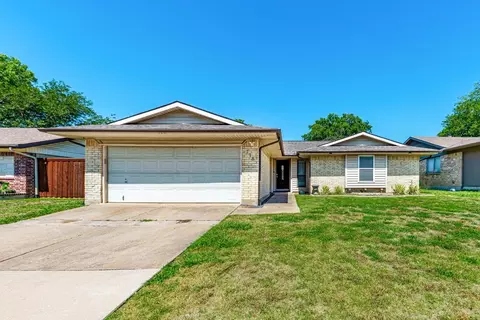 118 Village Dr, Lewisville, TX 75067