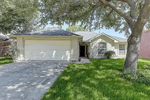 930 Silver Streak Dr, Saginaw, TX 76131