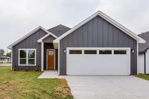 401 NW 20th St, Grand Prairie, TX 75050
