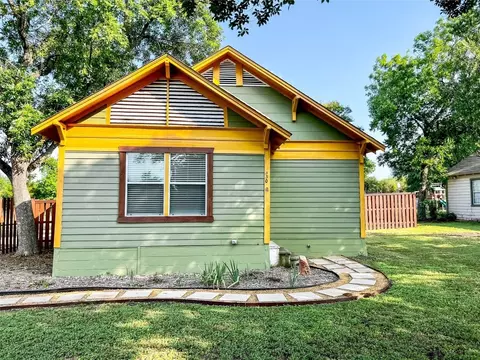 530 Lake Park Ave, Waxahachie, TX 75165