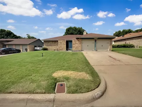 10201 Stoney Bridge Rd, Fort Worth, TX 76108