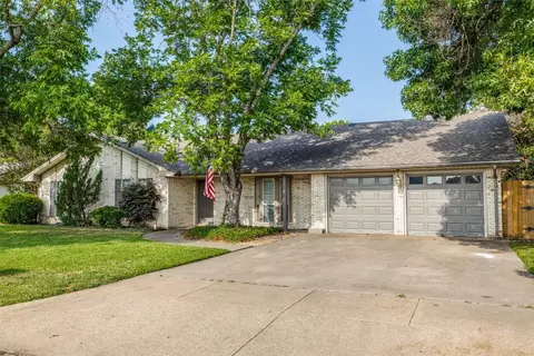 1914 Winewood Ln, Arlington, TX 76013