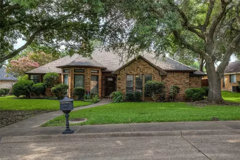 538 Rising Ridge Dr, Desoto, TX 75115
