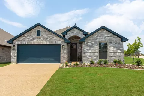 11000 Trail Ridge Dr, Benbrook, TX 76126