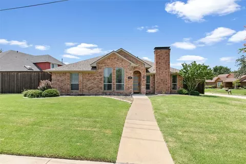 3855 Province Dr, Carrollton, TX 75007