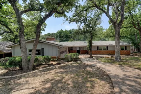 1724 Danciger Dr, Fort Worth, TX 76112