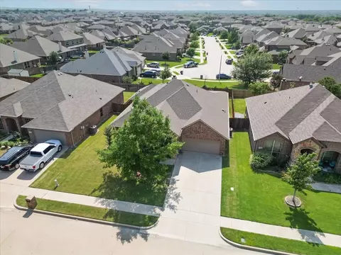 1215 Lantana Ln, Burleson, TX 76028