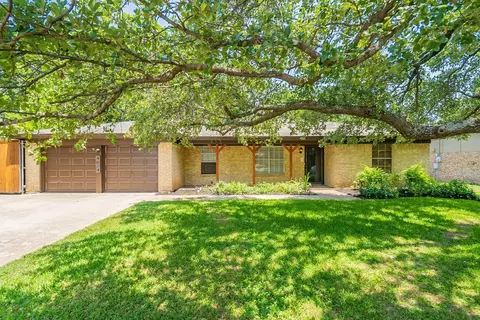 4624 Lariat Trl, North Richland Hills, TX 76180