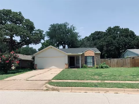 504 Moss Hill Ln, Euless, TX 76039