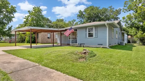 108 Leslie St, Bonham, TX 75418