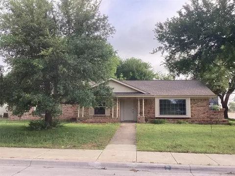 1303 Amherst Dr, Plano, TX 75075