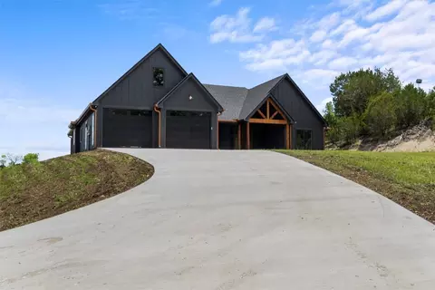 907 E Ave, Valley Mills, TX 76689