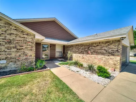 3900 Singleleaf Ln, Fort Worth, TX 76133