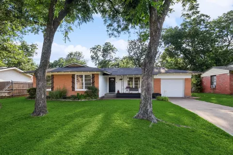 613 Norwood Dr, Hurst, TX 76053