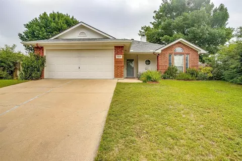 928 NW Park Meadow Ln, Burleson, TX 76028