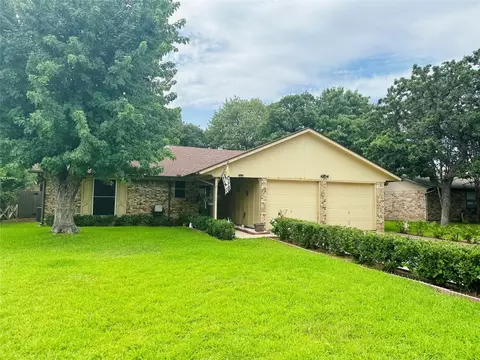113 Pecan St, Azle, TX 76020
