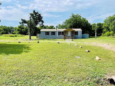 605 Commerce W St, Honey Grove, TX 75446