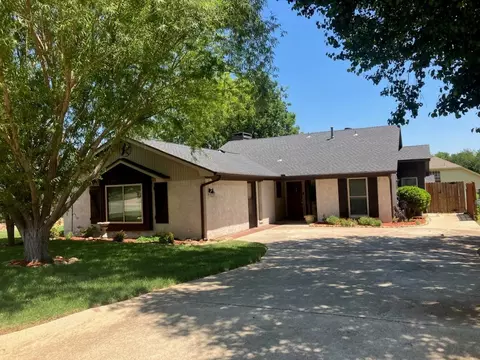 3915 Winston Dr, Denton, TX 76210