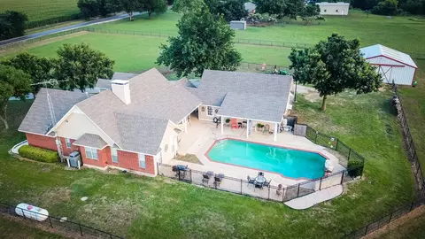 1971 Hackberry Rd, Van Alstyne, TX 75495