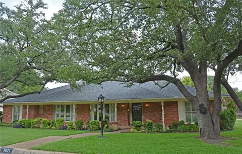 3921 Thistle Ln, Fort Worth, TX 76109