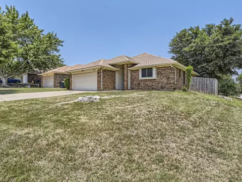 721 Sandy Trl, Fort Worth, TX 76120