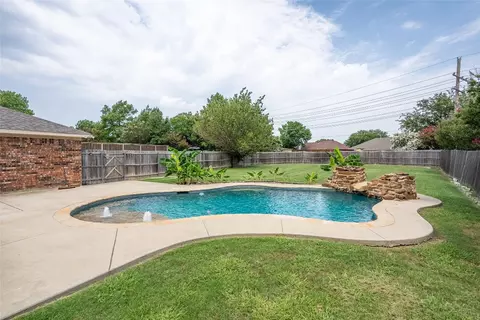 1621 Winter Park Ln, Lewisville, TX 75077