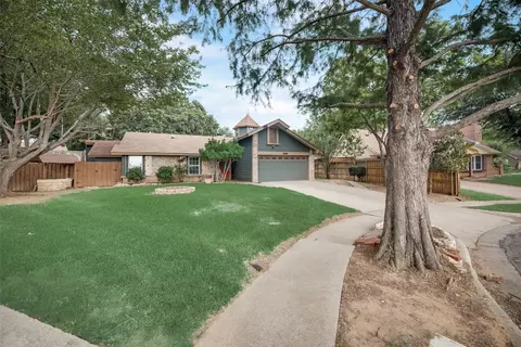 2819 Glen Hollow Cir, Arlington, TX 76016