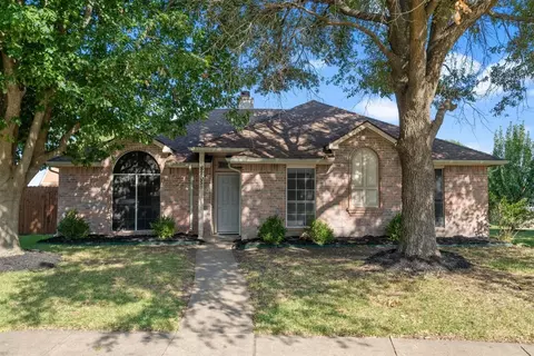 8205 Quail Ct, Rowlett, TX 75089