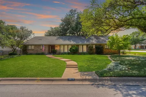 3812 Summercrest Dr, Fort Worth, TX 76109