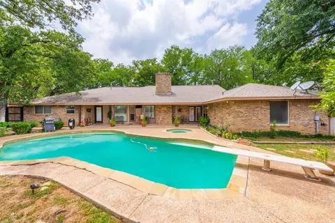 809 Oakmont Ln N, Fort Worth, TX 76112